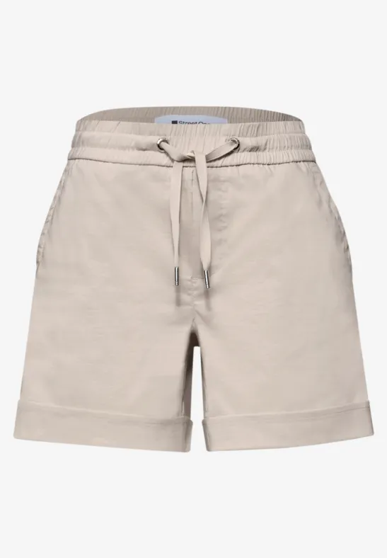 Effen beige short met verstelbare taille en omgeslagen zoom.