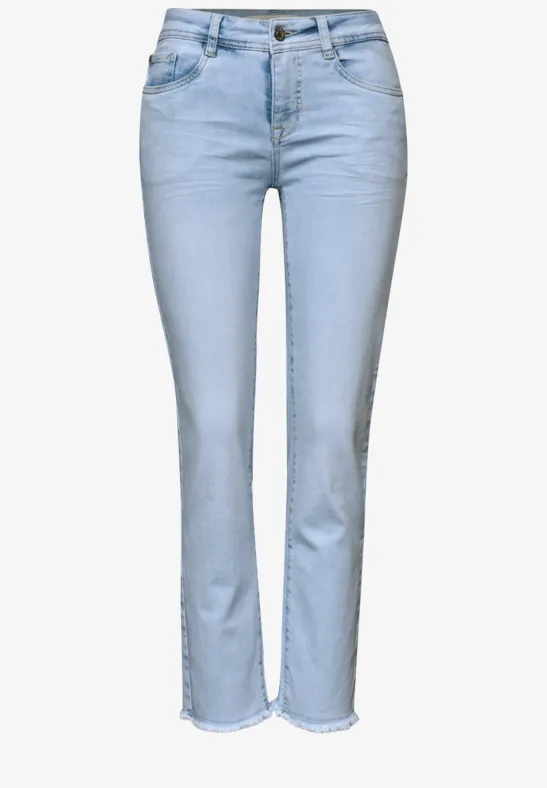 Helle, gerade geschnittene Damenjeans im Slim-Straight-Stil.