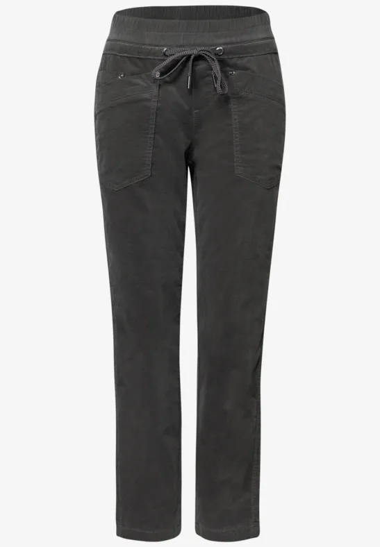 Graue Hosen mit elastischem Bund, Tunnelzug und aufgesetzten Taschen.