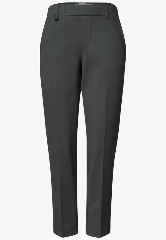 Schlichte graue Stoffhose mit geradem Bein und seitlichen Eingrifftaschen.