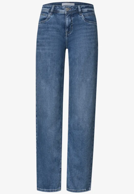 Jeans in geradem Schnitt, mittleres Blau, mit Taschen und Gürtelschlaufen.