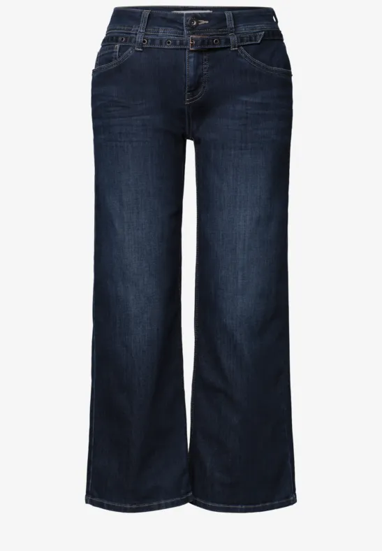 Dunkelblaue Jeans mit weitem Bein, hohem Bund und klassischen Taschen, schlicht und zeitlos.