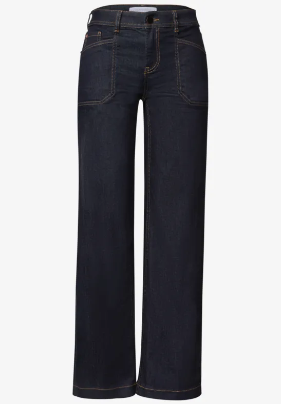 Ein Paar dunkelblaue Jeans mit weitem Beinverlauf und hoher Taille.