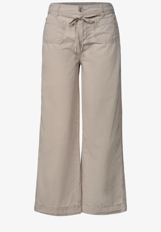 Beige, weite Hose mit Kordelzugbund und breiten Beinen aus leichtem Stoff