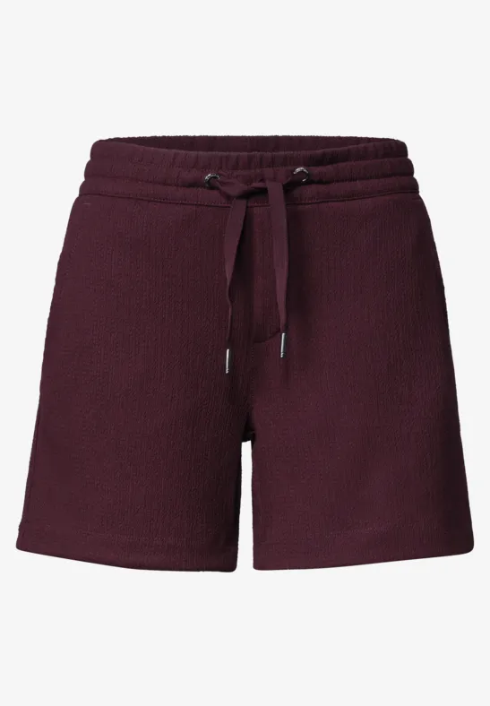 Donkerrode gebreide damesshorts met elastische taille en aantrekkoord.