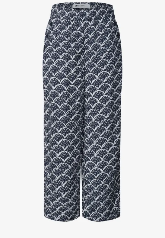 Weite, knöchellange Hose mit hohem Bund in Dunkelblau, weißes Fächer-Muster.