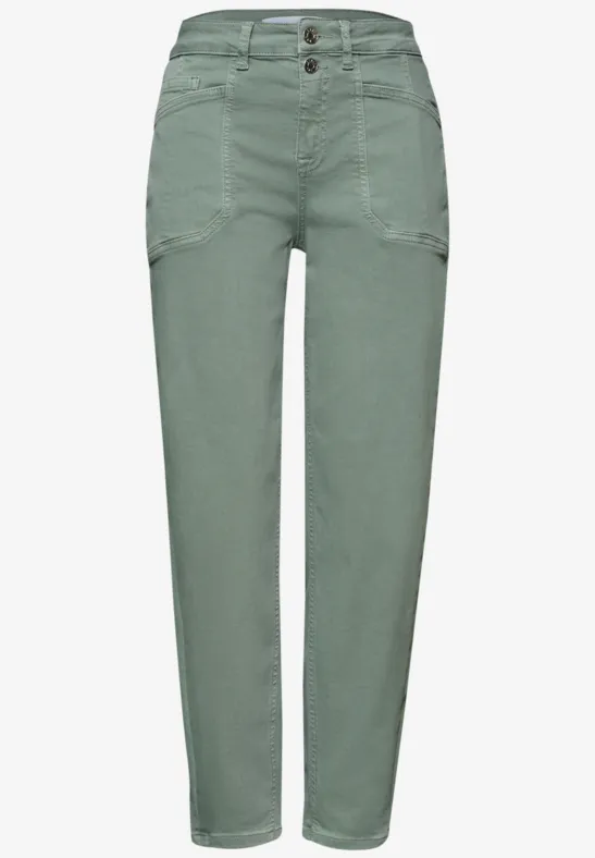 Hohe Taille, khakigrüne Damenhose mit geradem Schnitt, seitlichen Eingrifftaschen und zwei Knöpfen am Bund.