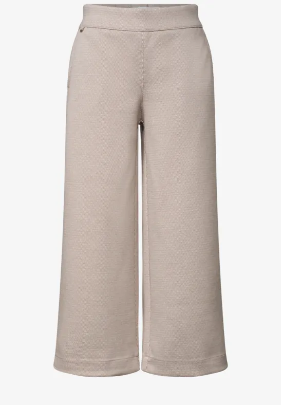 Beige, weite Fleece-Hose mit hoher Taille und geradem Bein.