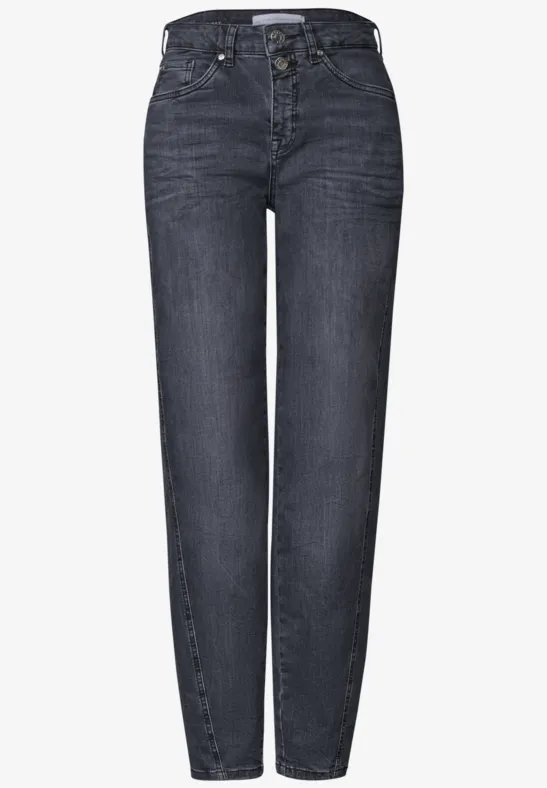Dunkelblaue Jeanshose mit hohem Bund und gerade geschnittenen Beinen.