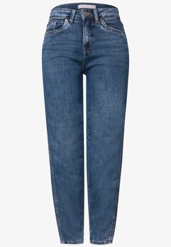 Blaue Jeans mit mittlerer Taille und geradem Bein, klassischer fünf-Taschen-Stil.