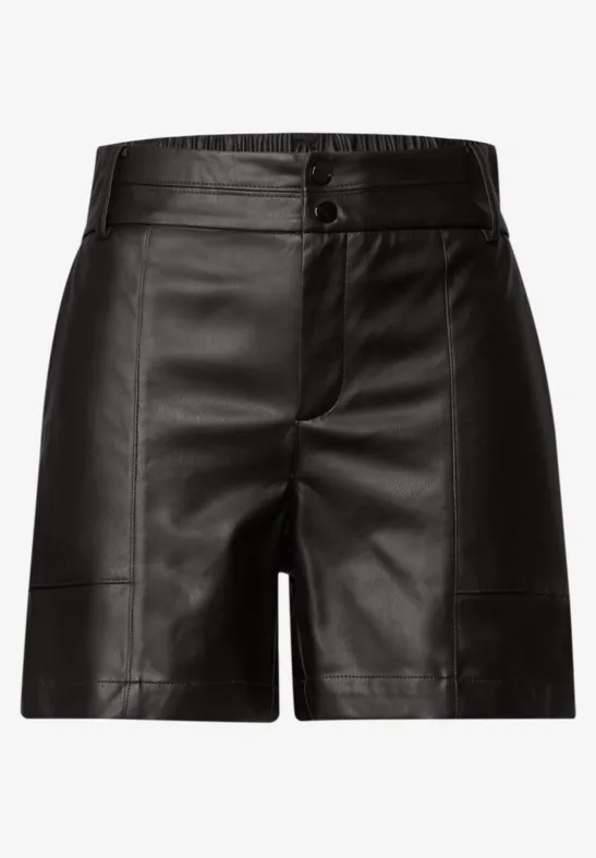 Schwarze Leder-Shorts mit hohem Bund und Knopfleiste.
