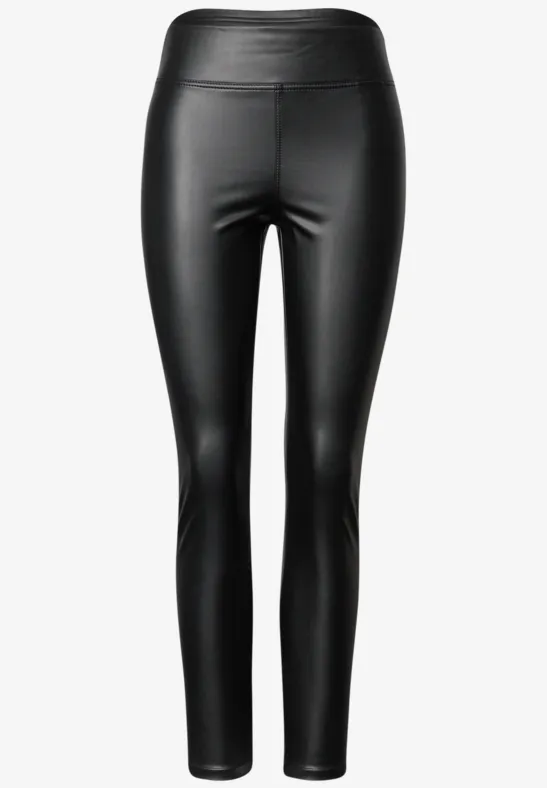 Schwarze, eng anliegende Lederleggings mit hohem Bund