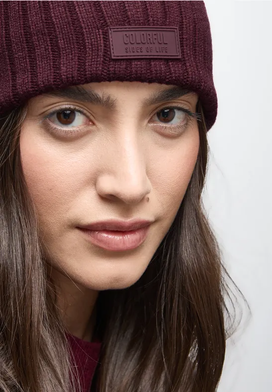 Bonnet en tricot côtelé wildberry red