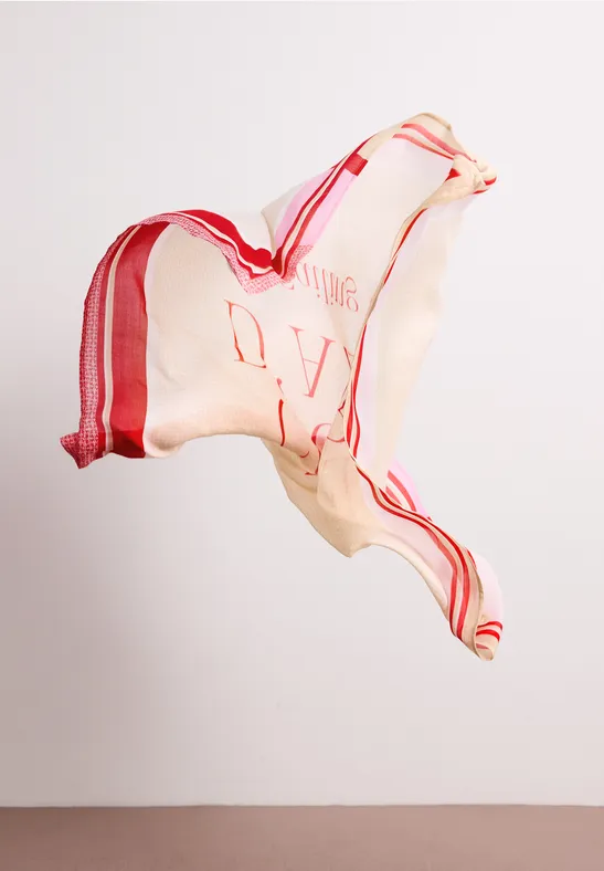 Tuch aus Modal mit Wording salsa red