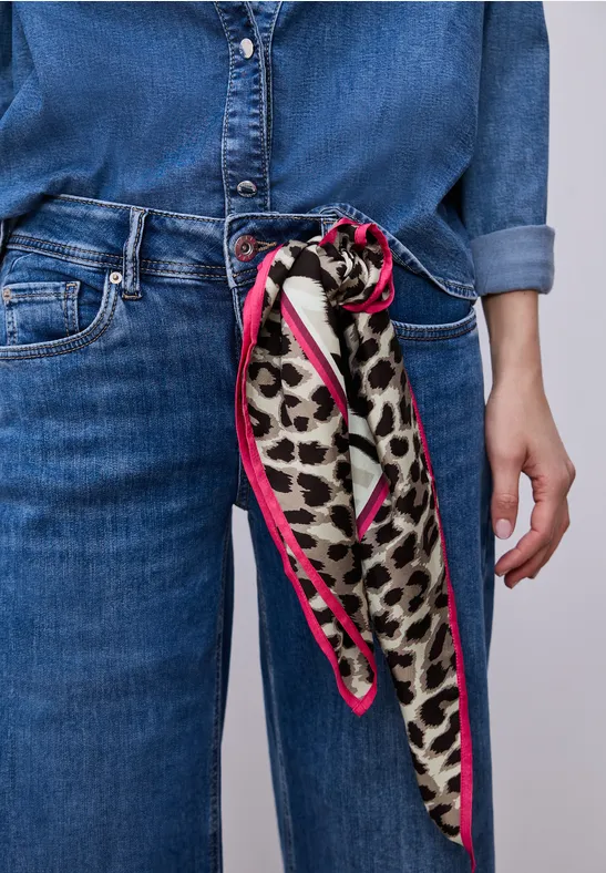 Nicki sjaal in satijnlook met dierenprint espresso brown