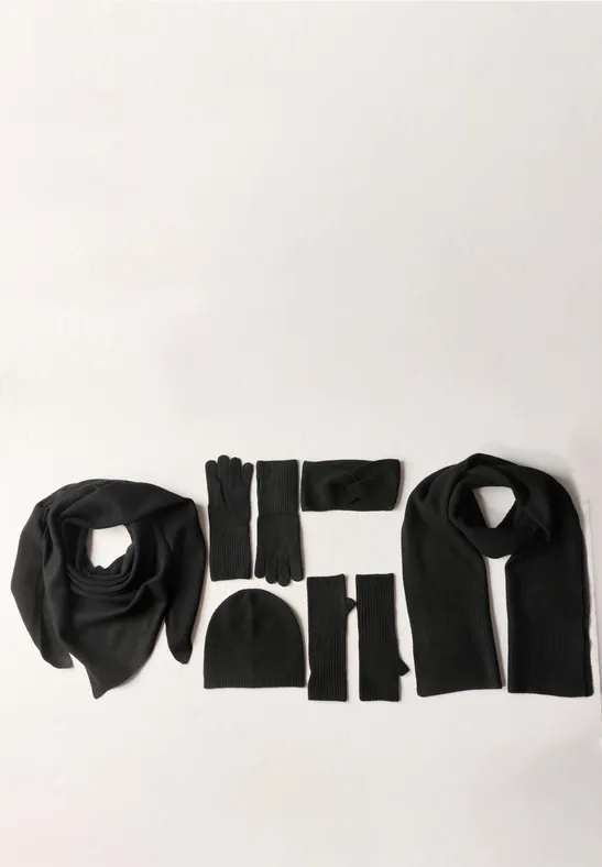 Feinstrick Beanie in Unifarbe Black