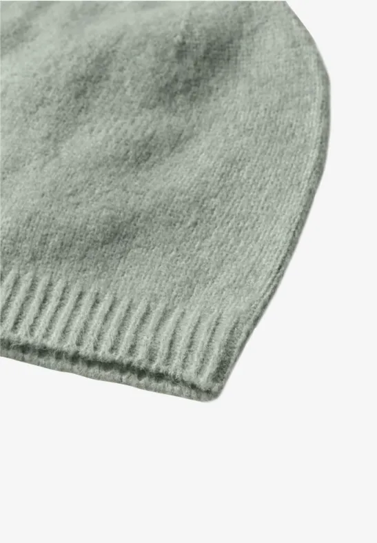 Feinstrick Beanie in Unifarbe eucalyptus green mel.