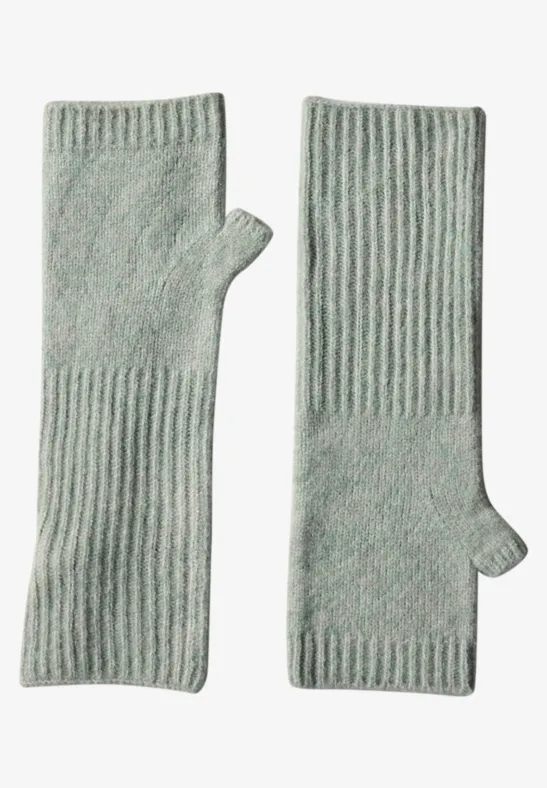 Manchettes en maille fine, couleur unie eucalyptus green mel.