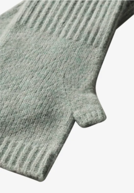 Manchettes en maille fine, couleur unie eucalyptus green mel.