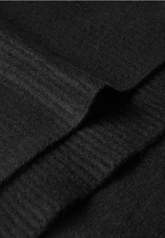 Langer Feinstrickschal in Unifarbe Black
