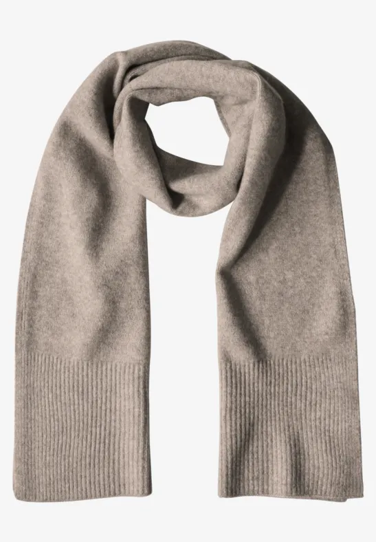 Langer Feinstrickschal in Unifarbe Sandy Mocca Mel.
