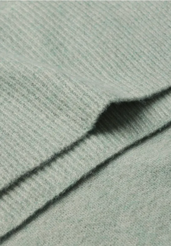 Langer Feinstrickschal in Unifarbe eucalyptus green mel.