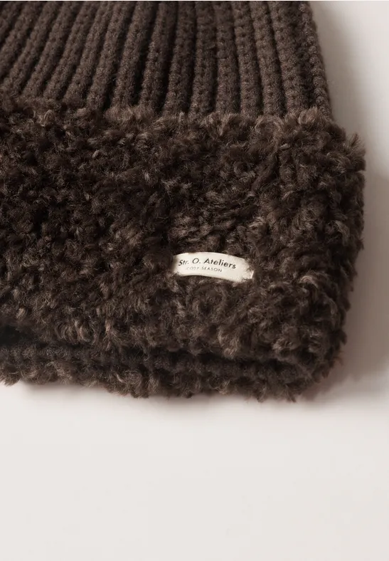 Strick Beanie mit Teddydetails auburn brown
