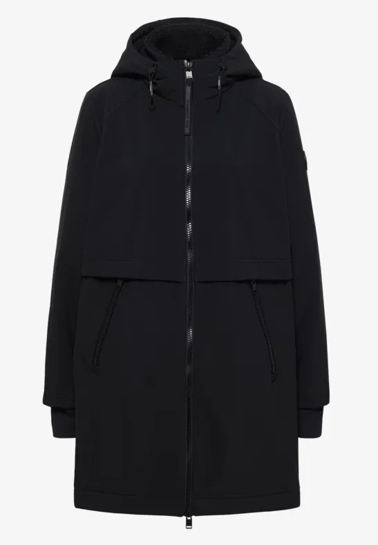 Parka noir long avec capuche, fermeture éclair intégrale, poches latérales et détail de rabat élégant.