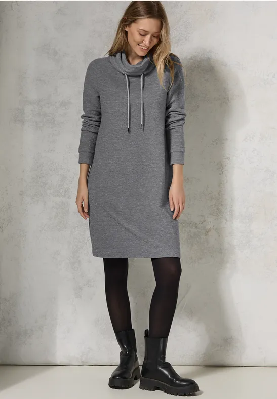 Glinsterende voetenbankjurk platinum grey mel.