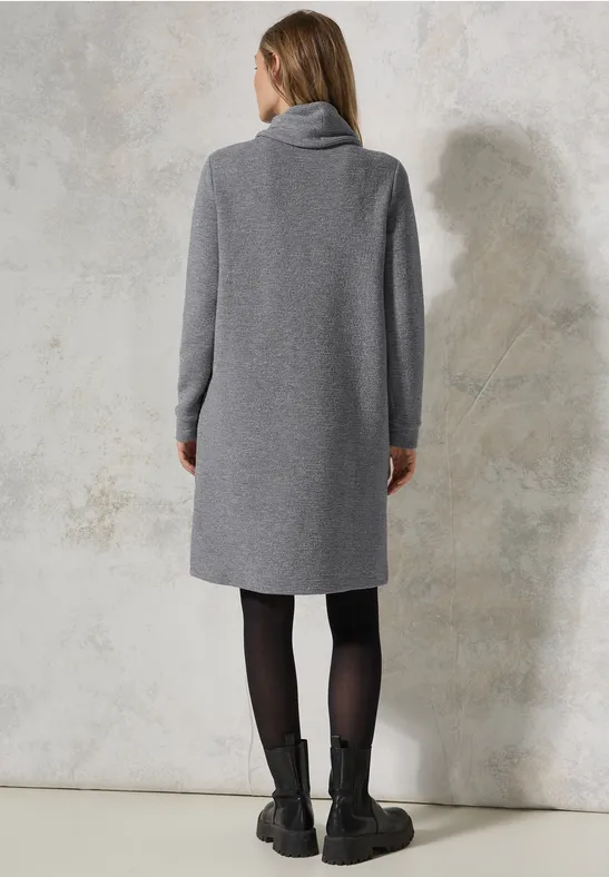 Glinsterende voetenbankjurk platinum grey mel.