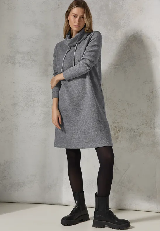 Glinsterende voetenbankjurk platinum grey mel.