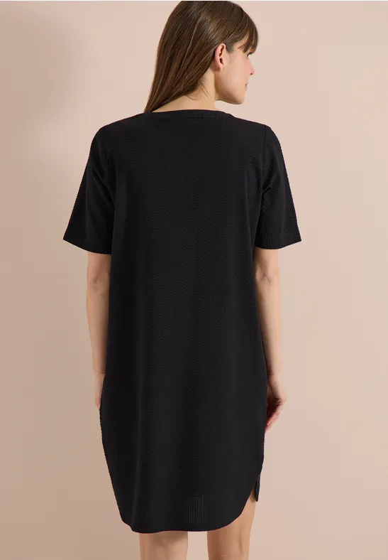 Knielanges Kleid in Seersuckerqualität Black