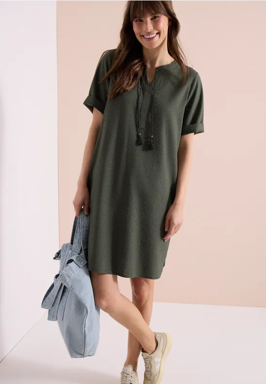 Knielanges Kleid in Seersuckerqualität khaki