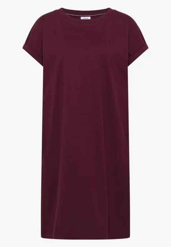Robe droite manches courtes bordeaux avec encolure ronde, style épuré.