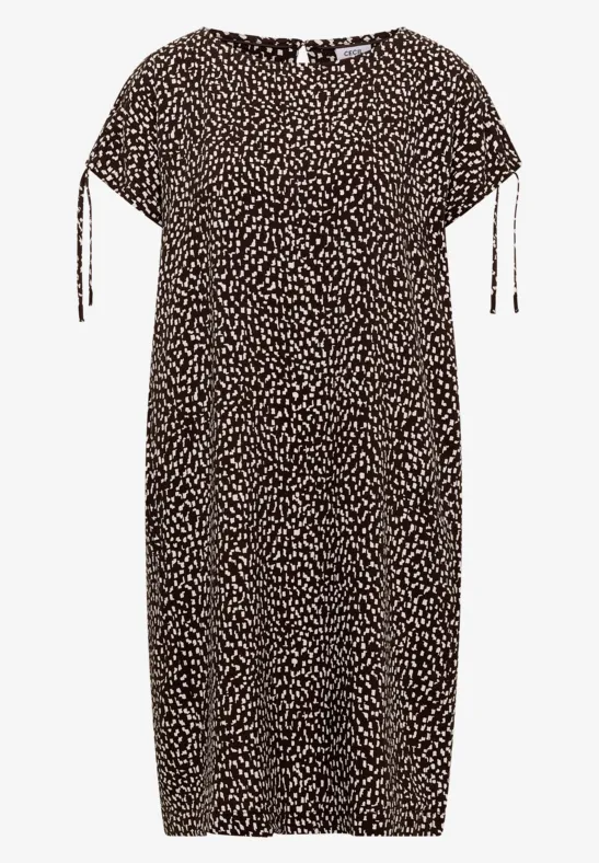 Lockeres, knielanges Jerseykleid mit kurzem Ärmel und Animal-Print in Beige auf Schwarz.