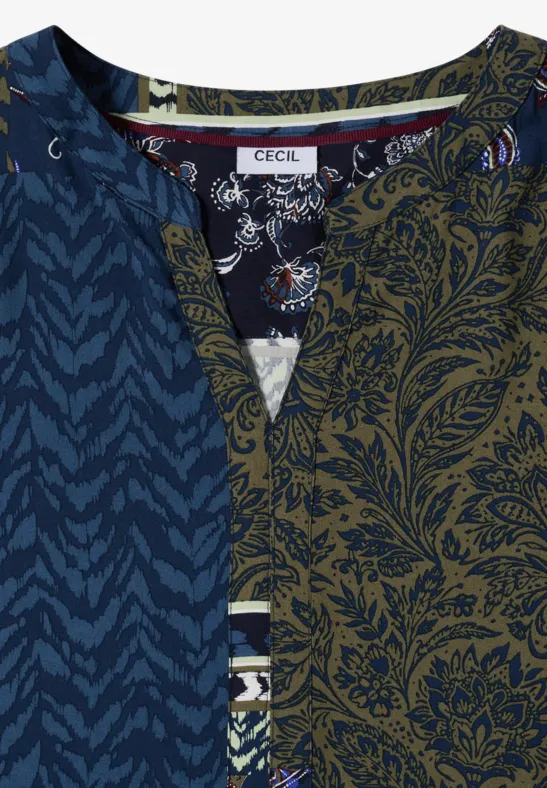 Chemisier asymétrique à manches longues, côté bleu foncé à motif zébré, côté olive à décors de feuilles.