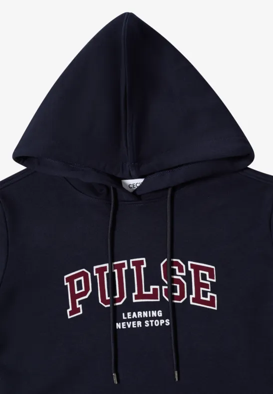 Sweat à capuche noir avec inscription PULSE et slogan Learning Never Stops sur la poitrine.