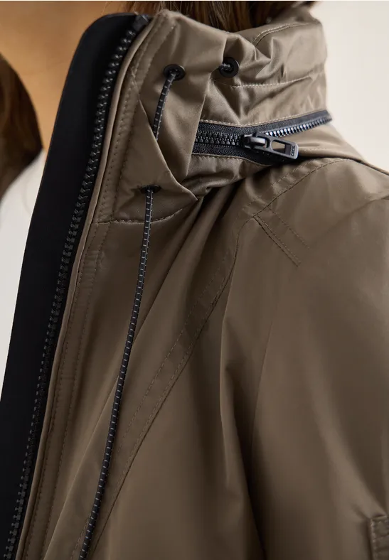Jacke mit verstaubarer Kapuze mocha taupe