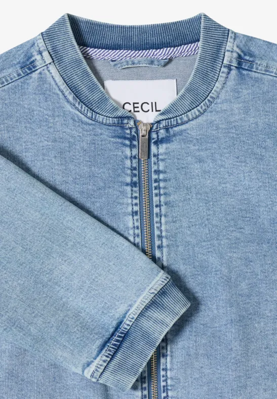 Jeans-Blousonjacke in hellem Blau mit Reißverschluss und Label-Cecil am Kragen