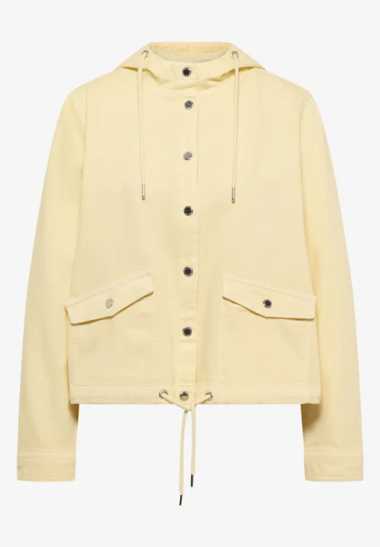 Leichte, hellgelbe Kapuzenjacke mit Druckknöpfen, Kordelzug und aufgesetzten Taschen.