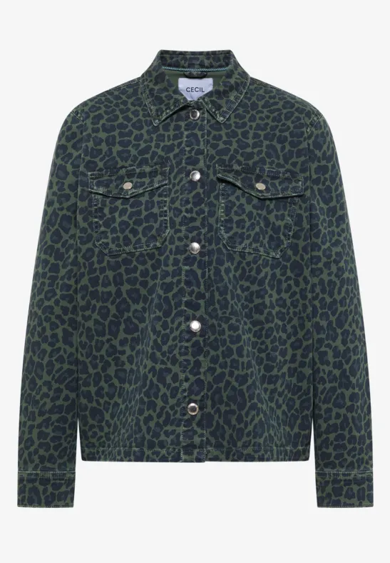 Jeansjacke mit grünem Leopardenmuster, Knopfleiste, Brusttaschen und klassischem Kragen.