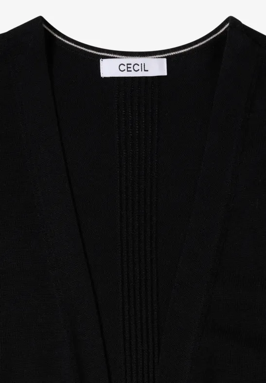 Schwarzer Cardigan mit V-Ausschnitt und CECIL-Label am Kragen.