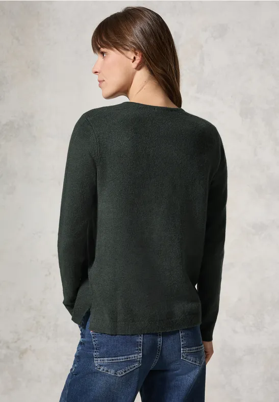 Przytulny sweter z dekoltem w szpic active khaki melange
