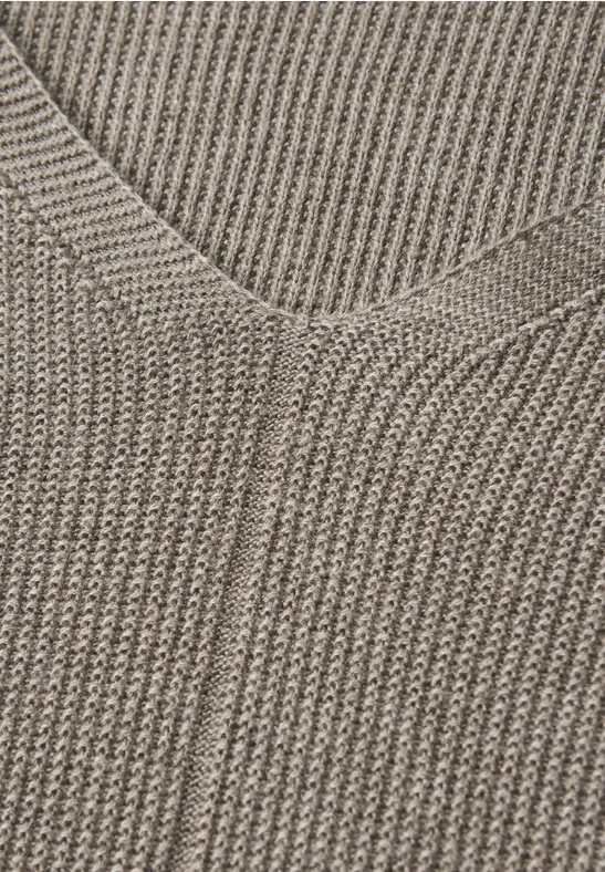 Pull en tricot col V toffee cream melange