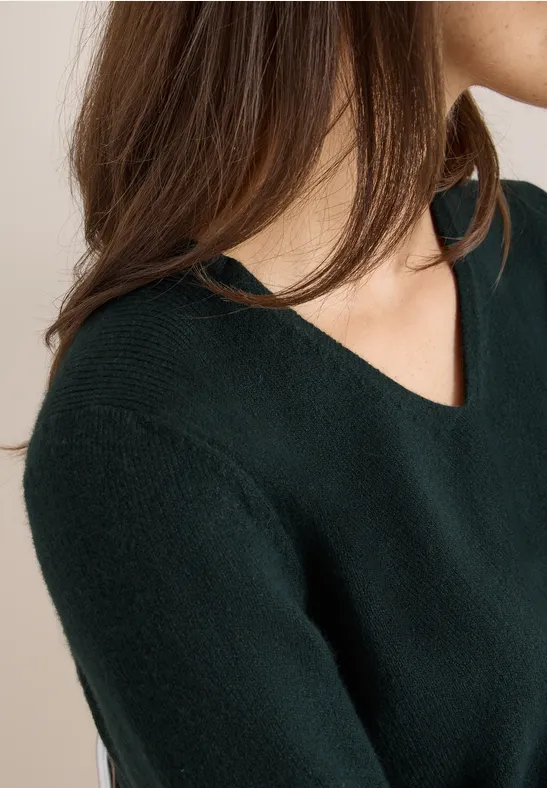 Kuscheliger V-Neck Pullover ink green