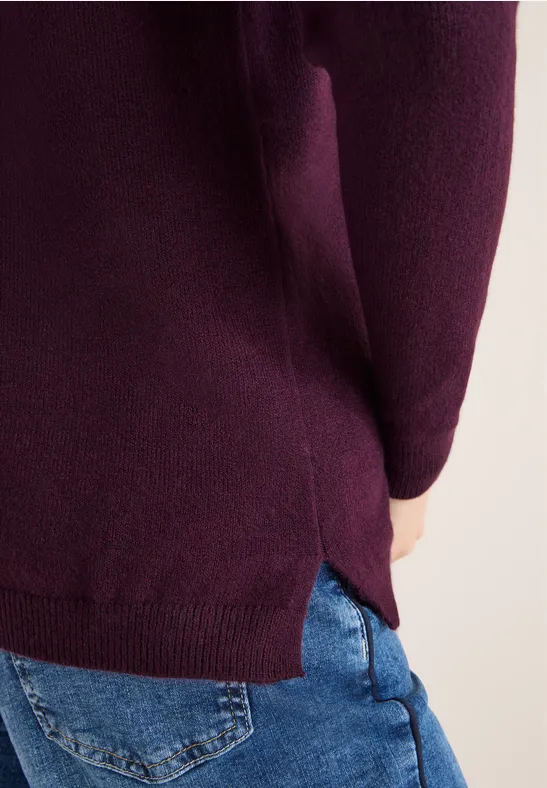 Pull douillet à col en V eggplant red