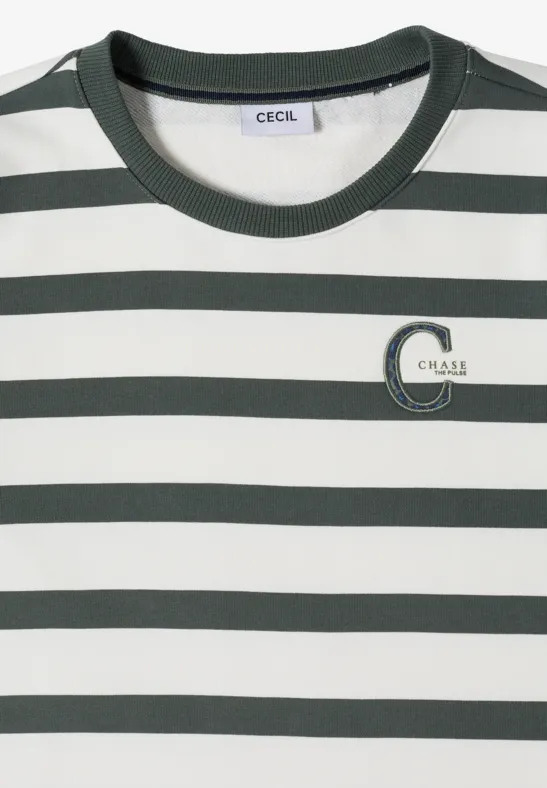 T-shirt rayé blanc et vert foncé avec col rond et logo C sur la poitrine.