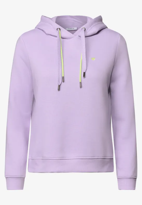 Sweat à capuche couleur lavande clair, poche kangourou et cordons jaunes et blancs, sobre et confortable.