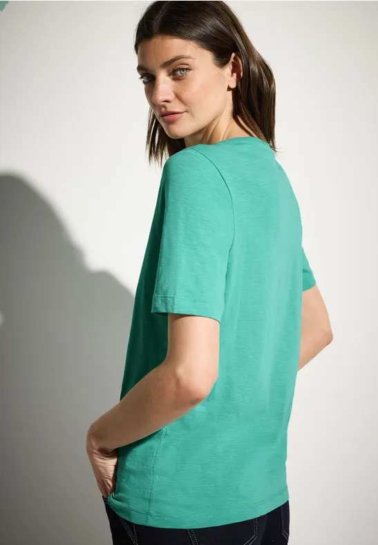 Koszulka Basic z dekoltem w szpic agave green