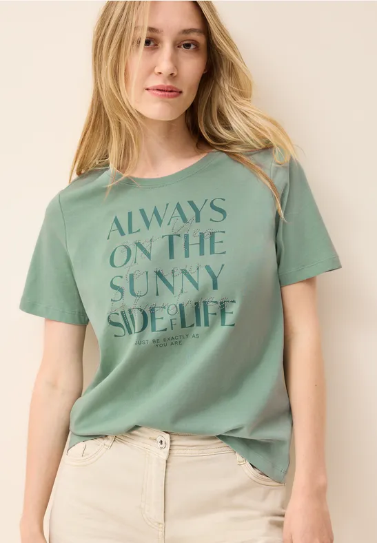 Shirt mit Wording Artwork matcha green